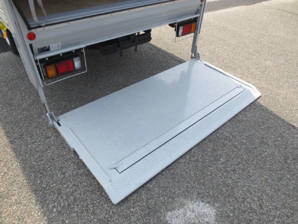 いすゞエルフワイドロングドライバンゲート付|中古トラックの販売・買取・査定のアイナビ