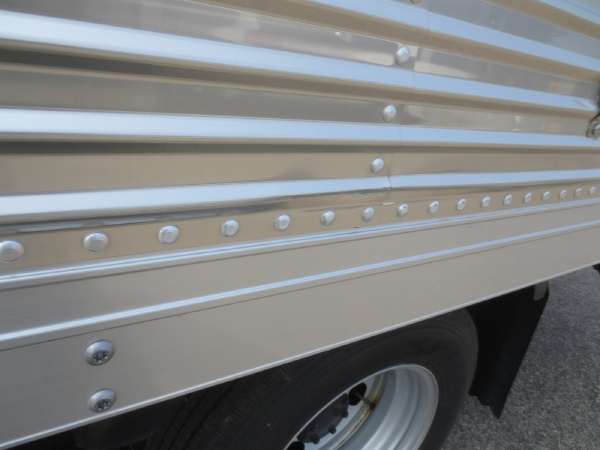 いすゞエルフワイドロングドライバンゲート付|中古トラックの販売・買取・査定のアイナビ