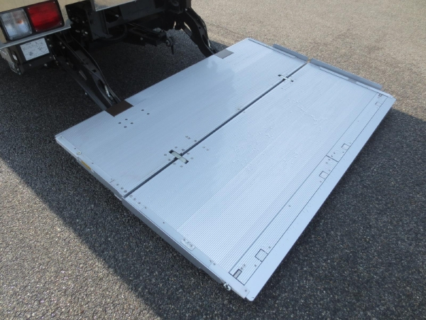 日野レンジャー冷蔵冷凍車ゲート付|中古トラックの販売・買取・査定のアイナビ