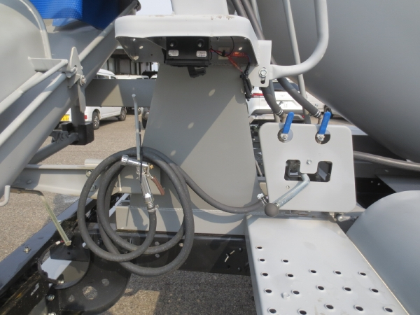 三菱ファイターミキサー車|中古トラックの販売・買取・査定のアイナビ