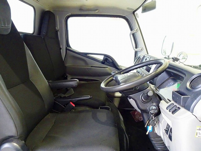 キャンター2t全低床標準タダノ3段クレーン付|中古トラックの販売・買取・査定のアイナビ