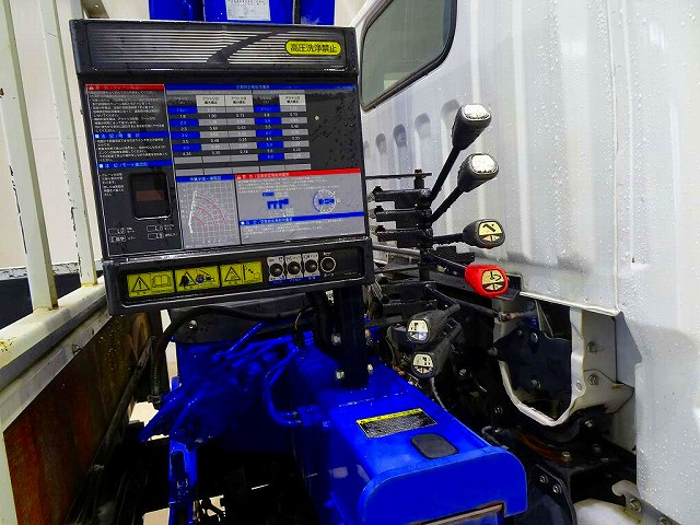 キャンター2t全低床標準タダノ3段クレーン付|中古トラックの販売・買取・査定のアイナビ