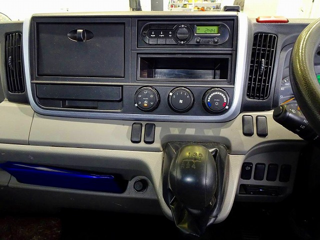 キャンター2t全低床標準タダノ3段クレーン付|中古トラックの販売・買取・査定のアイナビ