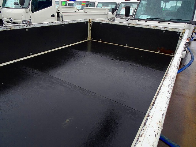 キャンター2t全低床標準タダノ3段クレーン付|中古トラックの販売・買取・査定のアイナビ