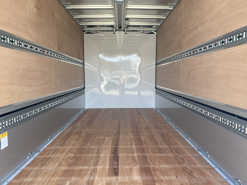 キャンター　ワイドロング　全低床　跳上ゲート付　積載3,750kg|中古トラックの販売・買取・査定のアイナビ