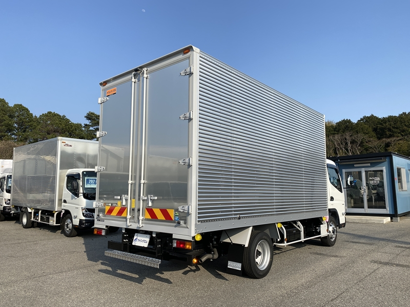 キャンター　ワイドロング　全低床　ラッシング2段　サイドドア　積載3,500kg|中古トラックの販売・買取・査定のアイナビ