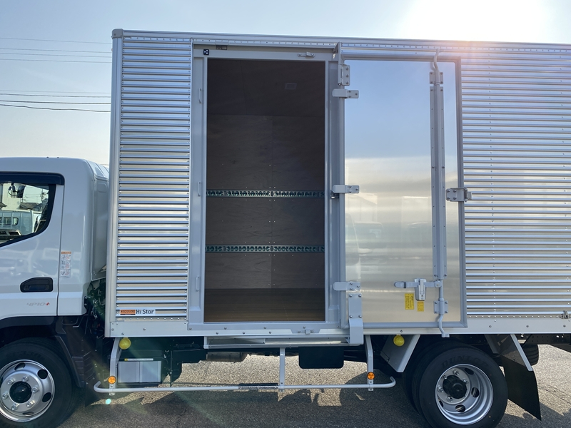 キャンター　ワイドロング　全低床　ラッシング2段　サイドドア　積載3,500kg|中古トラックの販売・買取・査定のアイナビ