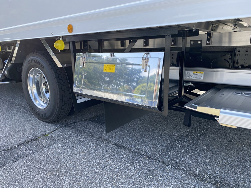 ファイター　ワイド　-30℃設定　格納ゲート付 　積載2,200kg　プロライン装備|中古トラックの販売・買取・査定のアイナビ