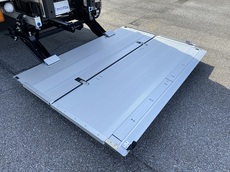 ファイター　ワイド　-30℃設定　格納ゲート付 　積載2,200kg　プロライン装備|中古トラックの販売・買取・査定のアイナビ