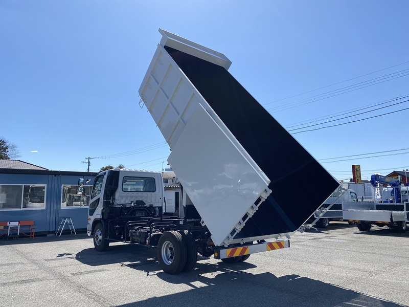 ファイター 新明和深ダンプ リア片開き 13立米 積載2,750kg|中古トラックの販売・買取・査定のアイナビ