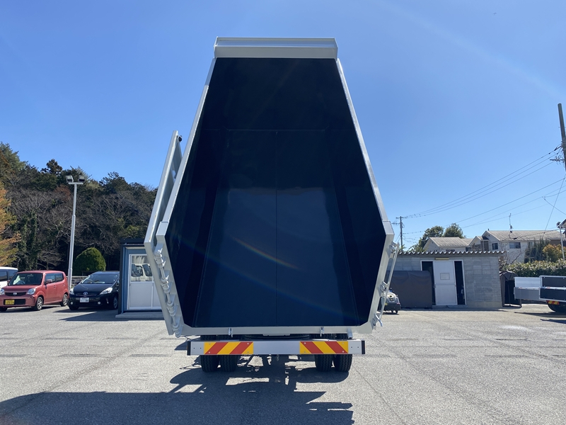 ファイター 新明和深ダンプ リア片開き 13立米 積載2,750kg|中古トラックの販売・買取・査定のアイナビ