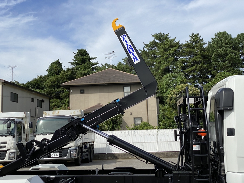 ファイター 新明和工業 ベット付 220PS 積載3,600kg プロライン装備|中古トラックの販売・買取・査定のアイナビ