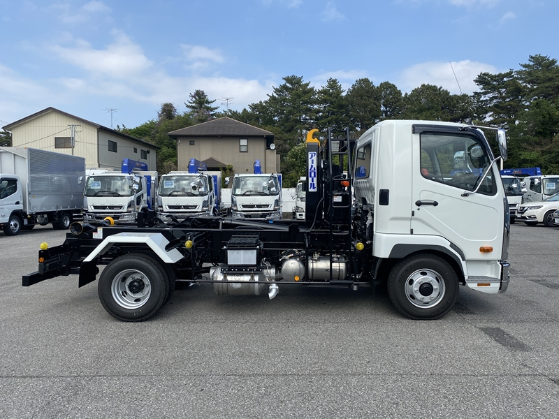 ファイター 新明和工業キャブバックステージ積載3,450kgプロライン装備|中古トラックの販売・買取・査定のアイナビ