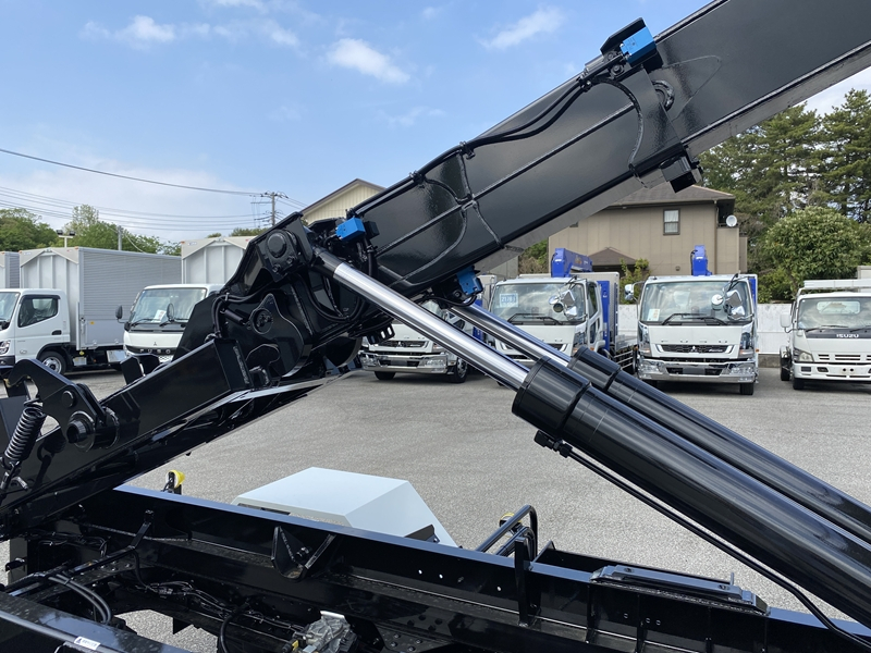 ファイター 新明和工業キャブバックステージ積載3,450kgプロライン装備|中古トラックの販売・買取・査定のアイナビ