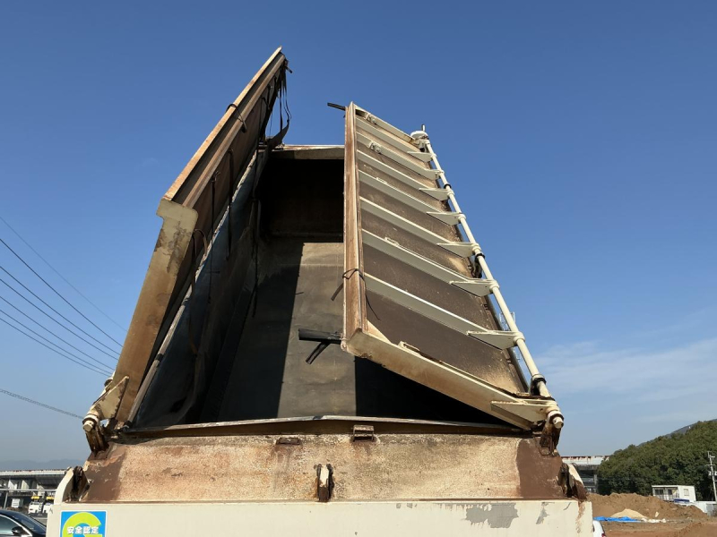 ★H26イスズギガ深ダンプ22トンステンレスボディ|中古トラックの販売・買取・査定のアイナビ