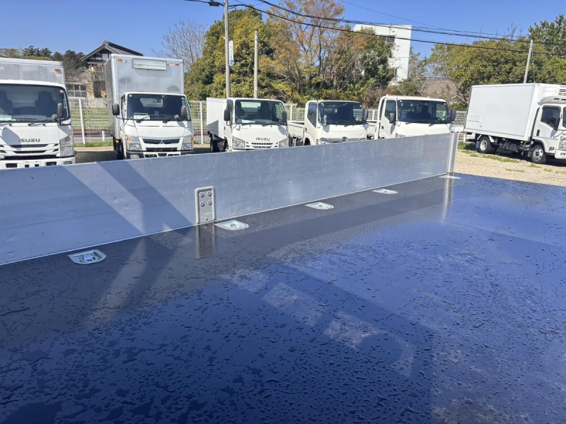 ワイド幅 超ロング 4段クレーンラジコン付き アルミアオリ|中古トラックの販売・買取・査定のアイナビ