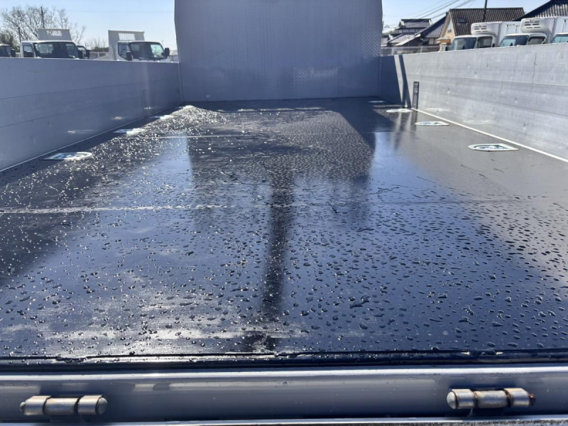 ワイド幅 超ロング 4段クレーンラジコン付き アルミアオリ|中古トラックの販売・買取・査定のアイナビ