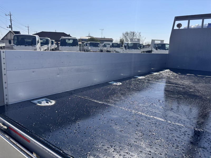 ワイド幅 超ロング 4段クレーンラジコン付き アルミアオリ|中古トラックの販売・買取・査定のアイナビ