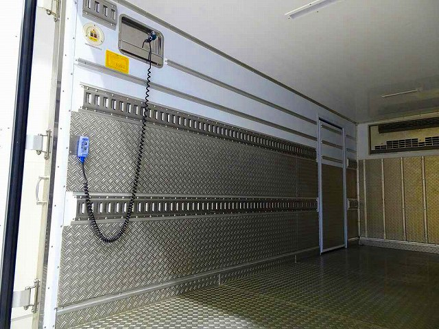 エルフ2t高床標準ロング低温冷凍車スタンバイ/格納ゲート付|中古トラックの販売・買取・査定のアイナビ