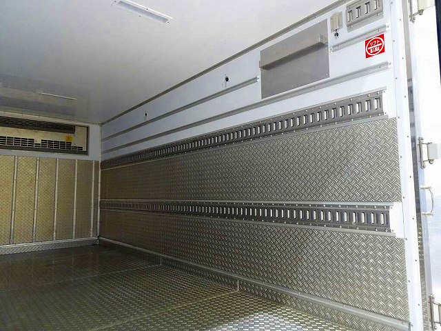 エルフ2t高床標準ロング低温冷凍車スタンバイ/格納ゲート付|中古トラックの販売・買取・査定のアイナビ