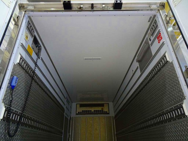 エルフ2t高床標準ロング低温冷凍車スタンバイ/格納ゲート付|中古トラックの販売・買取・査定のアイナビ