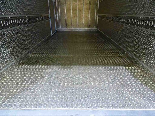 エルフ2t高床標準ロング低温冷凍車スタンバイ/格納ゲート付|中古トラックの販売・買取・査定のアイナビ