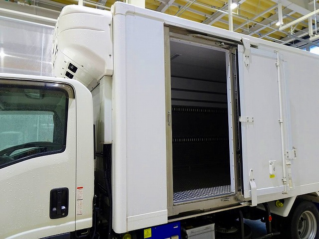 エルフ2t高床標準ロング低温冷凍車スタンバイ/格納ゲート付|中古トラックの販売・買取・査定のアイナビ