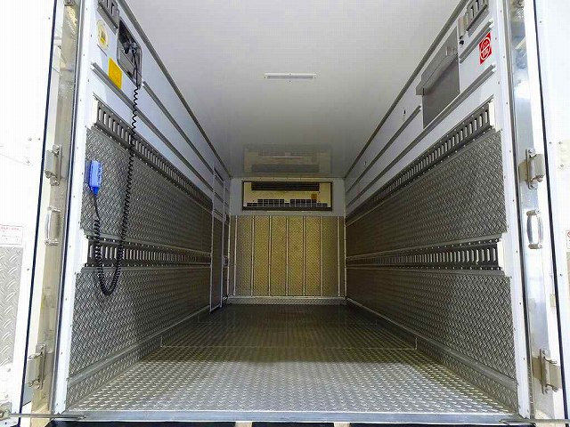 エルフ2t高床標準ロング低温冷凍車スタンバイ/格納ゲート付|中古トラックの販売・買取・査定のアイナビ