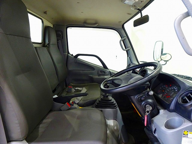 トヨエース1.25t4WDFJLSタイヤ平ボディ|中古トラックの販売・買取・査定のアイナビ