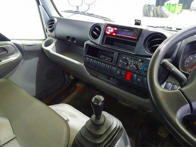 トヨエース1.25t4WDFJLSタイヤ平ボディ|中古トラックの販売・買取・査定のアイナビ