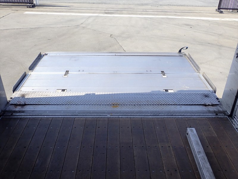 【352672】アルミウィング　格納ゲート付|中古トラックの販売・買取・査定のアイナビ