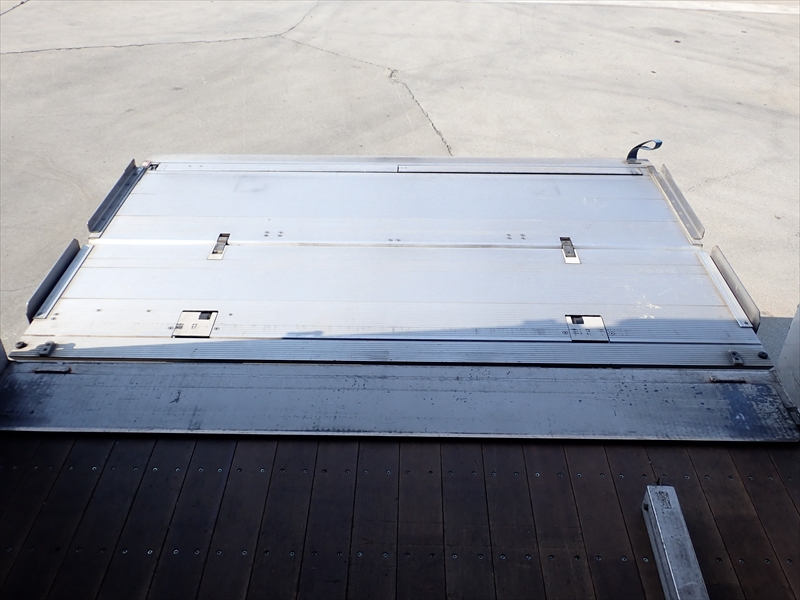 【352672】アルミウィング　格納ゲート付|中古トラックの販売・買取・査定のアイナビ