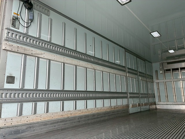 菱重コールドチェーンフルキャブ/ベッド付き左サイド観音扉|中古トラックの販売・買取・査定のアイナビ