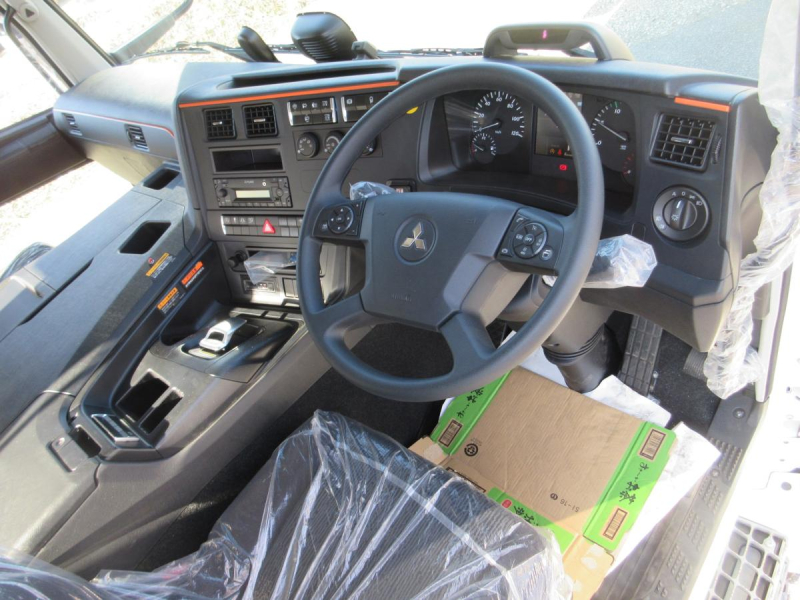 高床3軸 リヤエアサス UNIC製 4段 クレーン付アルミ平 !|中古トラックの販売・買取・査定のアイナビ