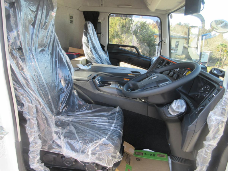 高床3軸 リヤエアサス UNIC製 4段 クレーン付アルミ平 !|中古トラックの販売・買取・査定のアイナビ