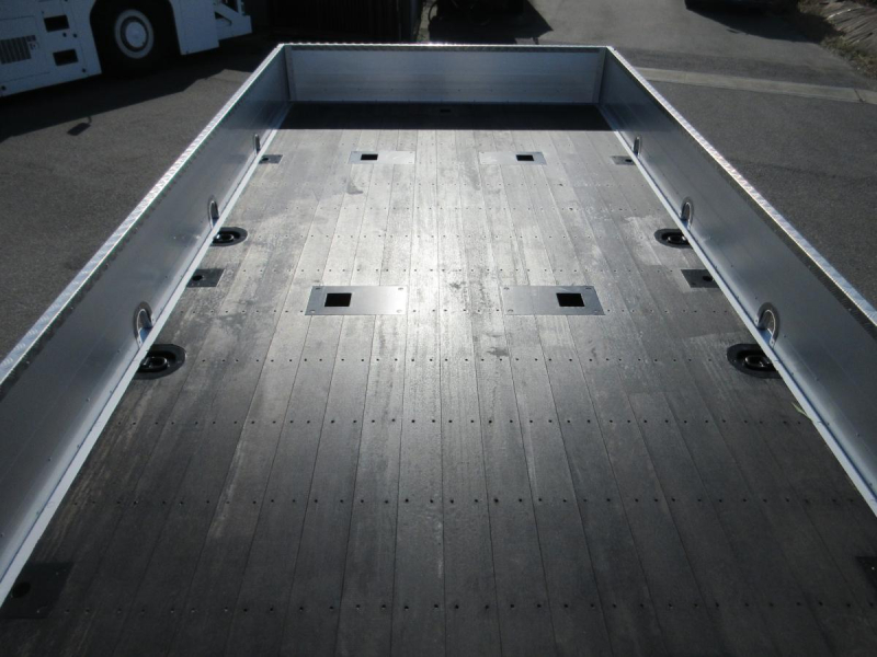 高床3軸 リヤエアサス UNIC製 4段 クレーン付アルミ平 !|中古トラックの販売・買取・査定のアイナビ