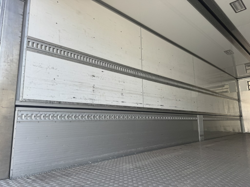 4軸低床エアサス菱重TDJS70A-L2低温門口ステンレス|中古トラックの販売・買取・査定のアイナビ