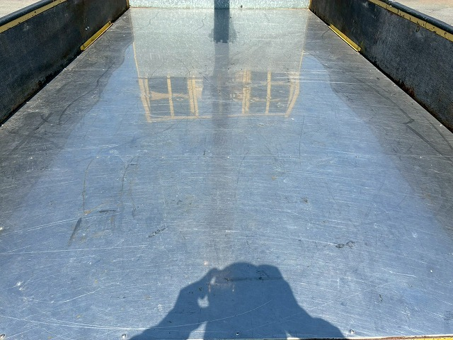 フックイン高所作業用2.63t距離浅140馬力5速MTマニュアル|中古トラックの販売・買取・査定のアイナビ