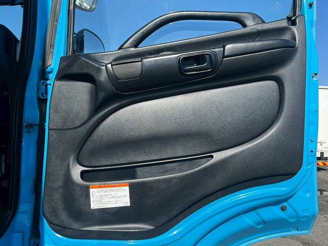 3軸2デフ★第5輪17.7トン★520馬力★流体式リターダ★ツーデフ|中古トラックの販売・買取・査定のアイナビ