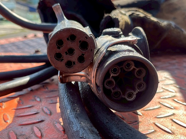 3軸2デフ★第5輪17.7トン★520馬力★流体式リターダ★ツーデフ|中古トラックの販売・買取・査定のアイナビ