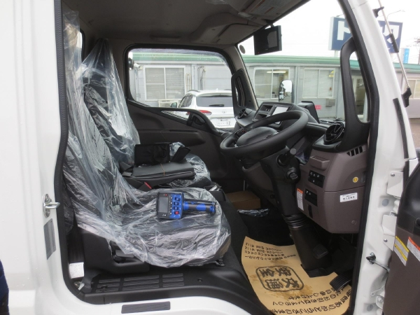 三菱キャンター標準ロング4段ラジコンクレーン付|中古トラックの販売・買取・査定のアイナビ