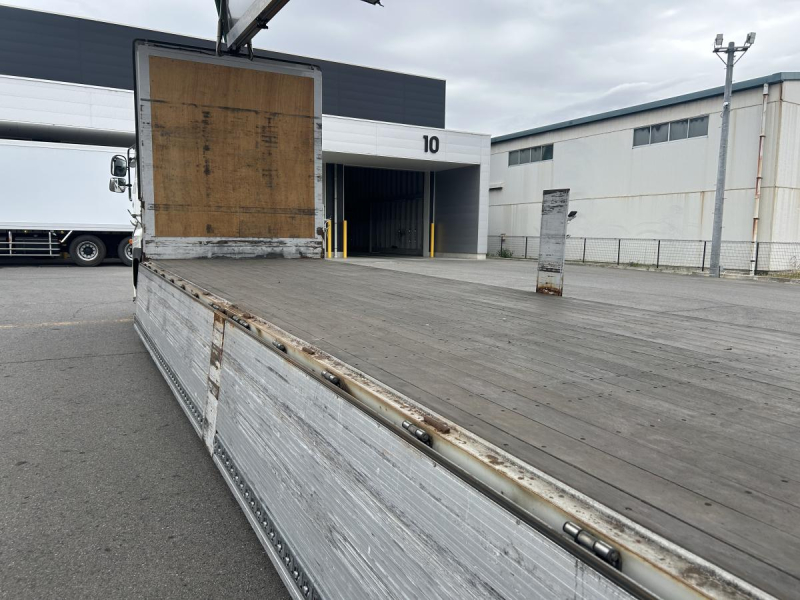 日野プロフィアアルミウィング|中古トラックの販売・買取・査定のアイナビ