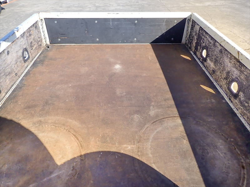 【352249】4段クレーン付き平ボディ　ラジコン付|中古トラックの販売・買取・査定のアイナビ