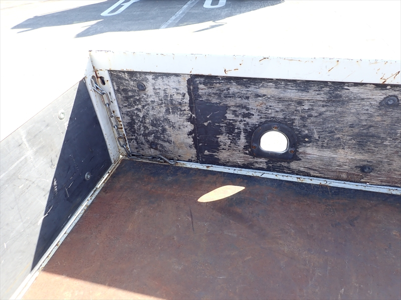 【352249】4段クレーン付き平ボディ　ラジコン付|中古トラックの販売・買取・査定のアイナビ