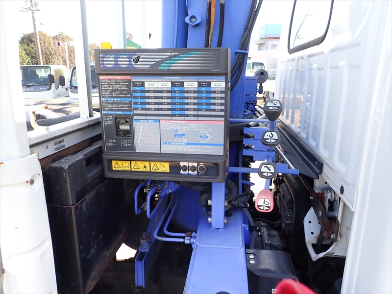 【352249】4段クレーン付き平ボディ　ラジコン付|中古トラックの販売・買取・査定のアイナビ