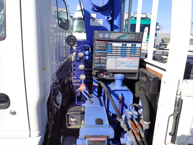 【352249】4段クレーン付き平ボディ　ラジコン付|中古トラックの販売・買取・査定のアイナビ