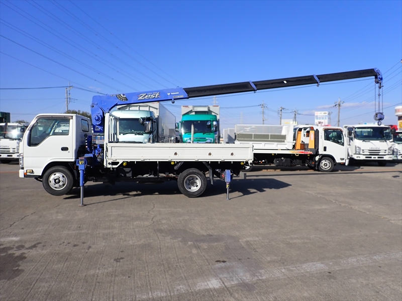 【352249】4段クレーン付き平ボディ　ラジコン付|中古トラックの販売・買取・査定のアイナビ