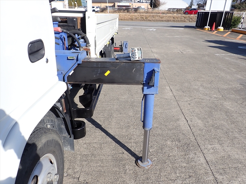 【352249】4段クレーン付き平ボディ　ラジコン付|中古トラックの販売・買取・査定のアイナビ