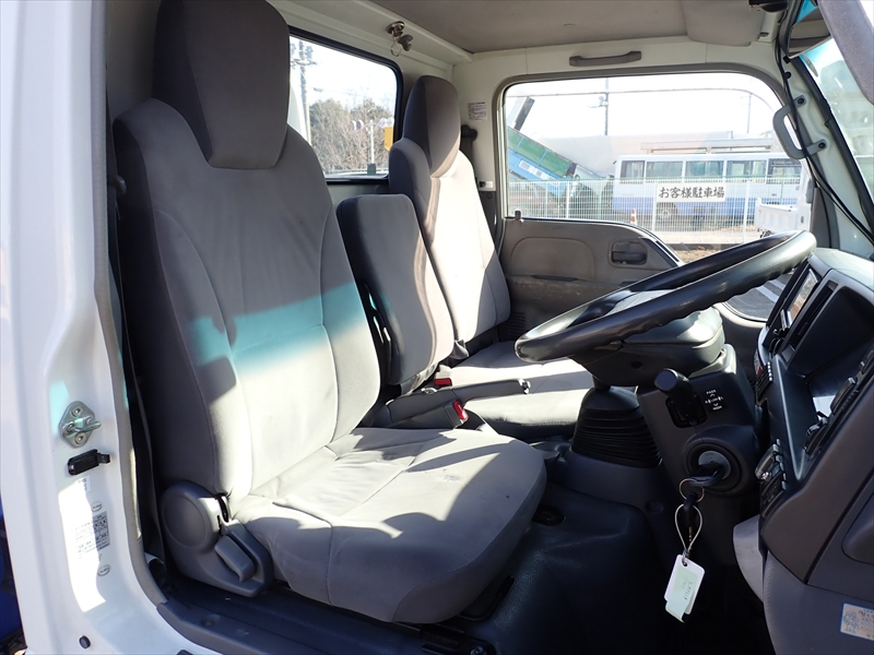 【352249】4段クレーン付き平ボディ　ラジコン付|中古トラックの販売・買取・査定のアイナビ