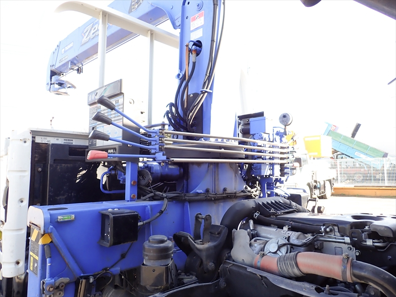 【352249】4段クレーン付き平ボディ　ラジコン付|中古トラックの販売・買取・査定のアイナビ